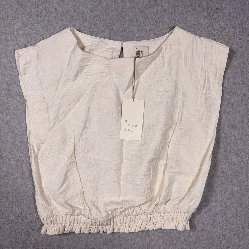 A New Day Cream Textured Paperbag Waist Shorts Small NWT Cream/K811G6
